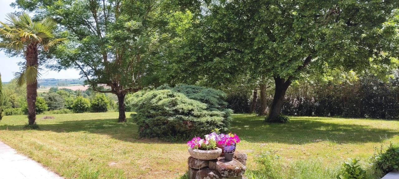 Bed and Breakfast Domaine Les Garrigues Puygaillard-de-Quercy Exteriér fotografie