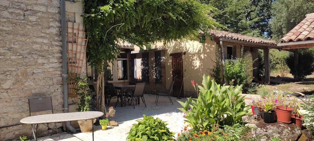 Bed and Breakfast Domaine Les Garrigues Puygaillard-de-Quercy Exteriér fotografie